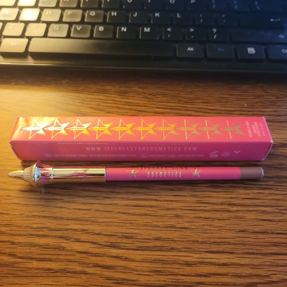 Jeffree Star Other - Jeffree star cosmetics  - Velour lip liner in Posh spice